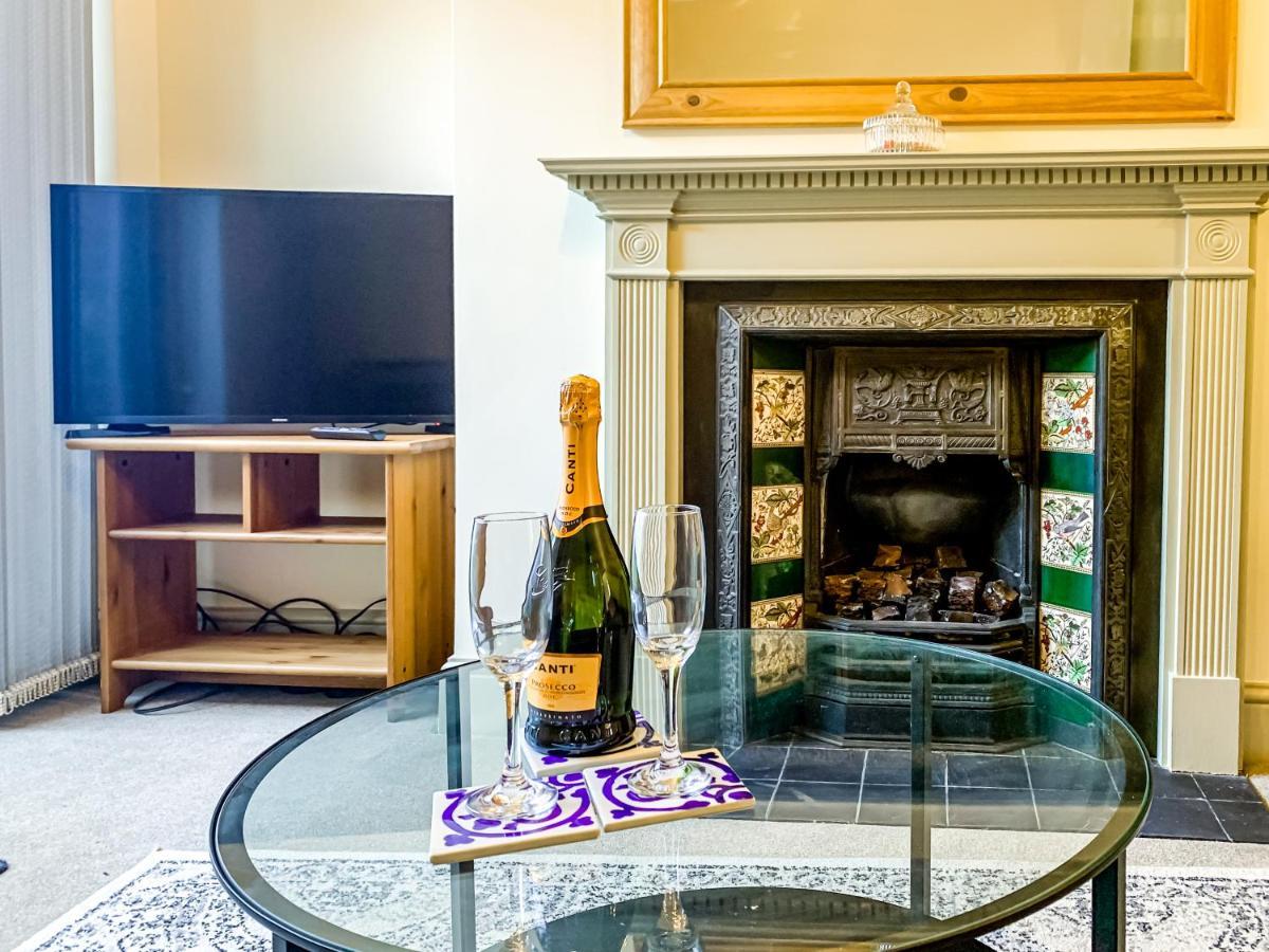 The Vines - Stunning Period Home With Free Parking York Luaran gambar