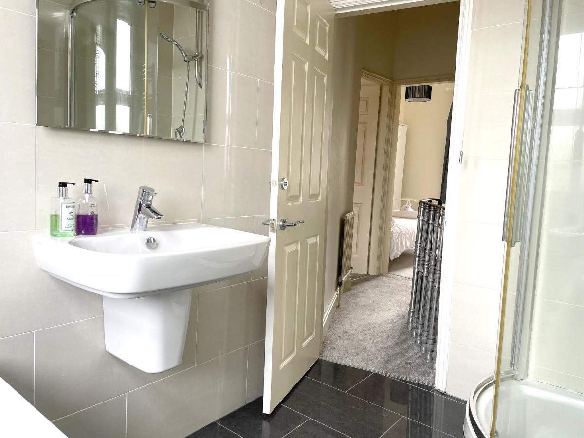 The Vines - Stunning Period Home With Free Parking York Luaran gambar
